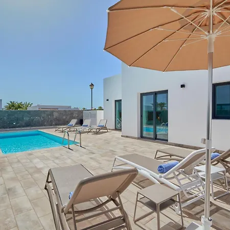 Blancazul Anaisa, A Feriehus *